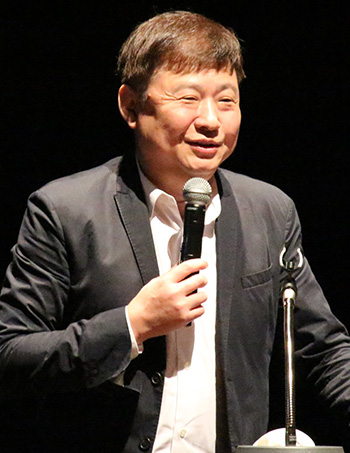 講演する中山和弘先生(聖路加国際大学大学院 看護学研究科看護情報学分野 教授)の写真