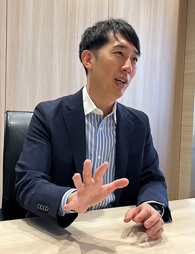 アクセス＆バリュー統括部のカメイさんの写真